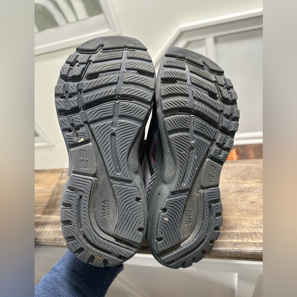 Brooks Black and Purple Athletic Shoes - Picture 6 of 7